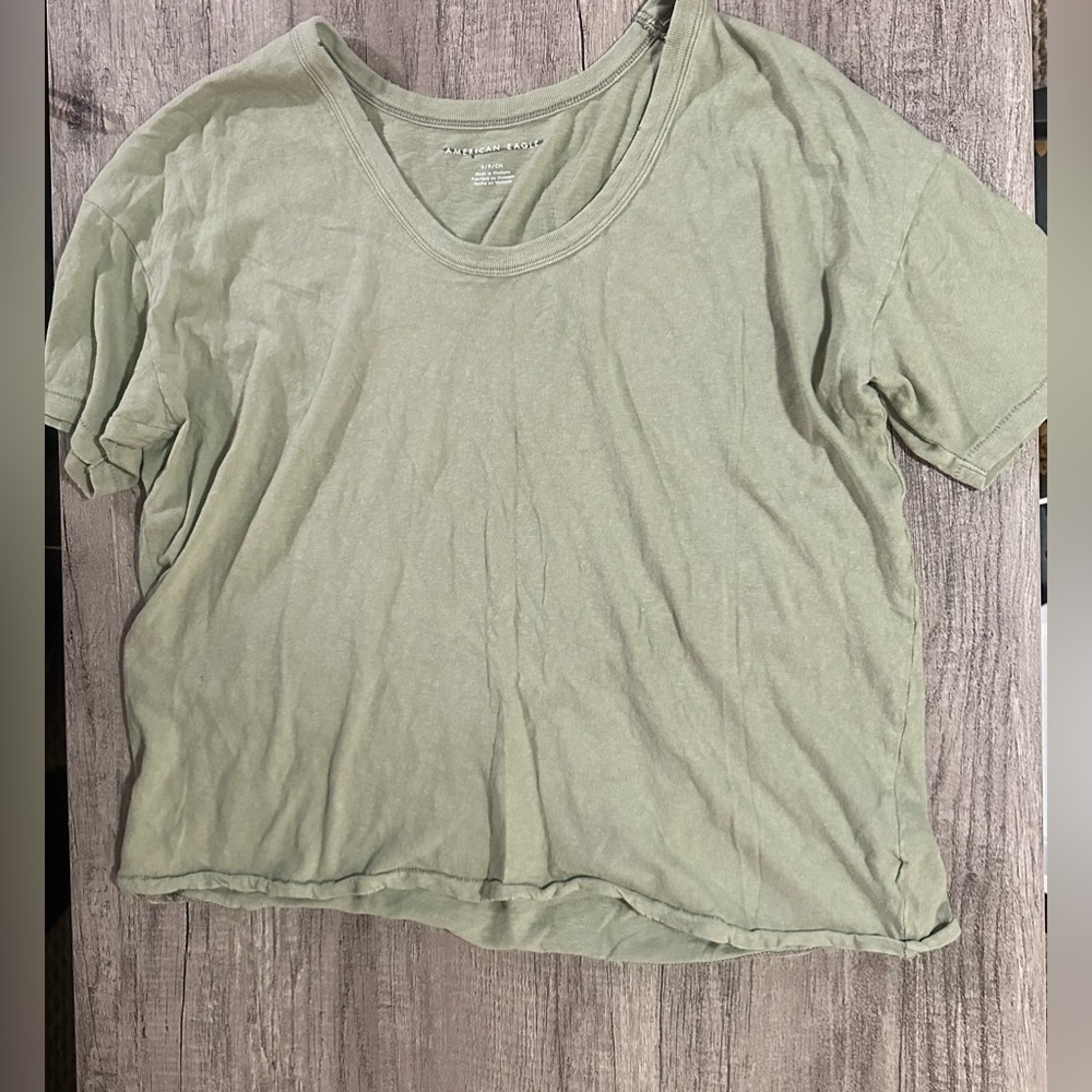 American Eagle Green Distressed Tee Size Small